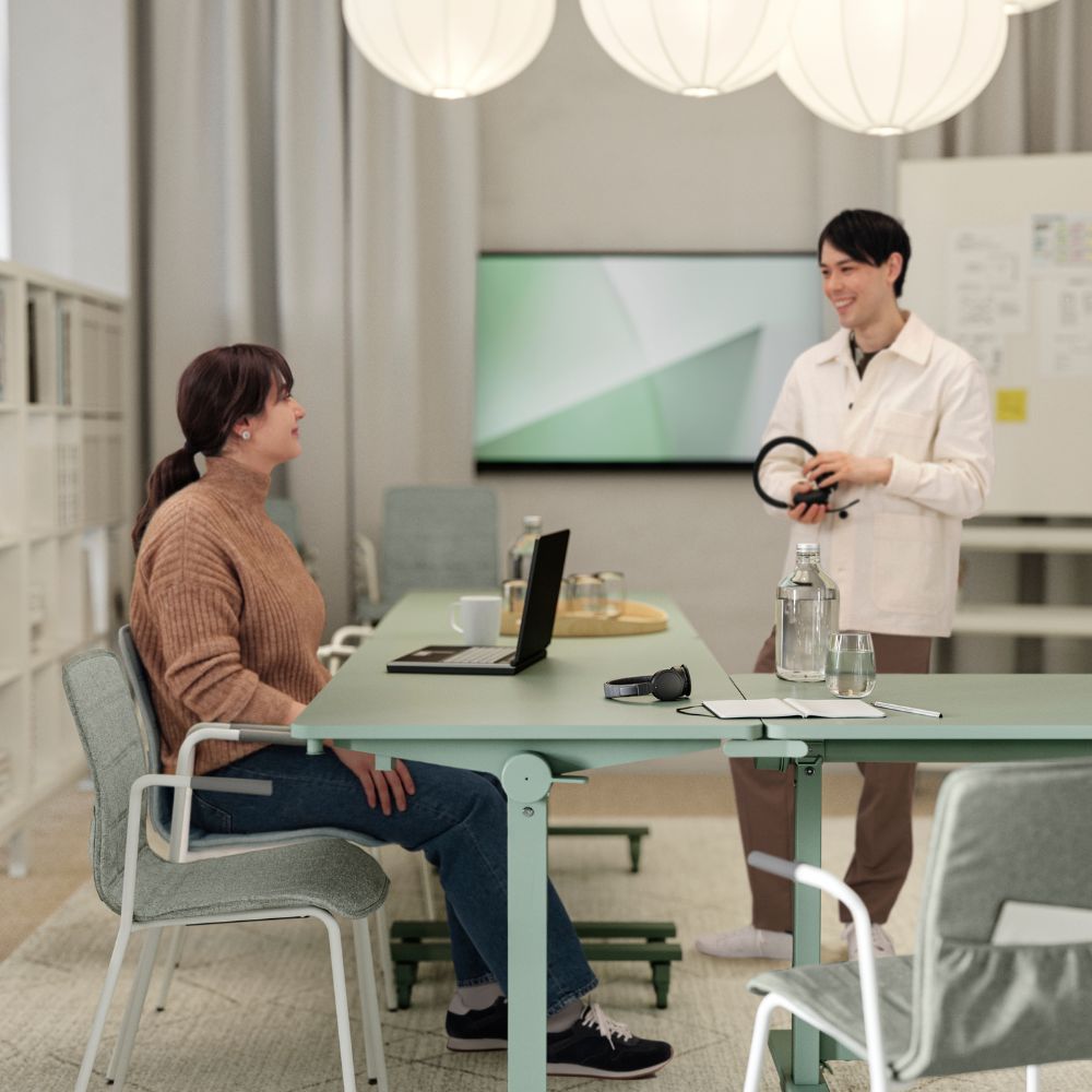 Modern meeting room with a MITTZON foldable table and LÄKTARE conference chairs.