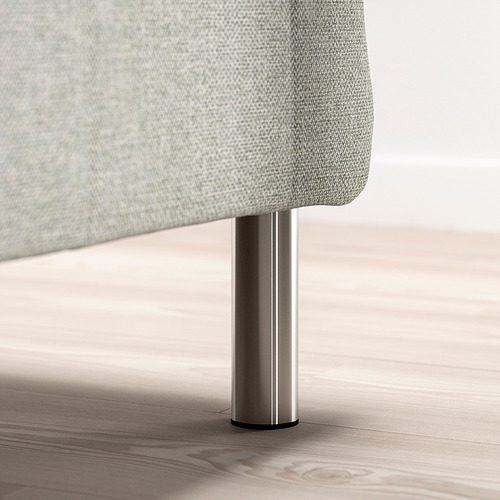 Pata moderna de cama en metal plateado para almacenamiento elevado o acceso robótico al vacío.