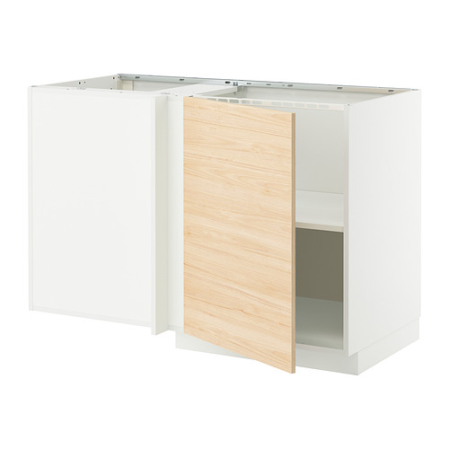 Un mueble de cocina METOD blanco con puerta con motivo de madera de fresno claro. Tiene un marco robusto y un solo estante ajustable.