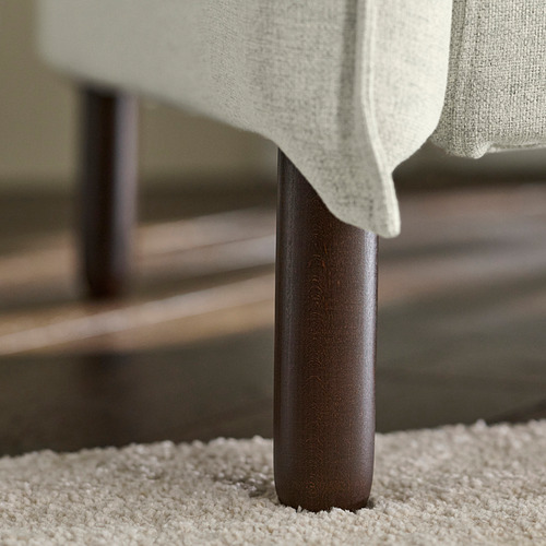 Primer plano de la pata del sofá, madera oscura y elegante, que muestra un diseño sólido y una artesanía fina.