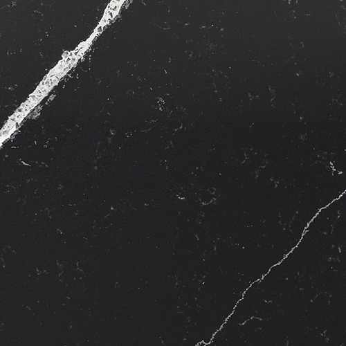 Panel de pared de cuarzo negro con bordes elegantes y elaborados con precisión; Superficie lisa, no porosa, con vetas sutiles, resistente a las manchas y a los arañazos.