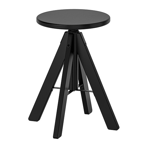 Un taburete RUDSTORP negro con asiento redondo, altura ajustable y patas de trípode. Diseño moderno y robusto.