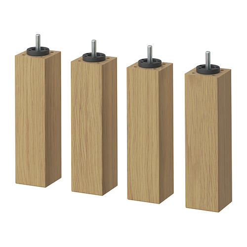 Cuatro patas ligeras de madera LYNGÖR con tornillos metálicos y arandelas negras.