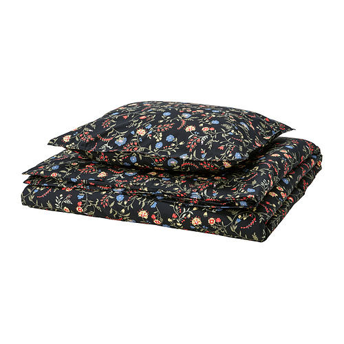 Conjunto nórdico BRUDKRUSBÄR negro, estampado floral sobre algodón orgánico.