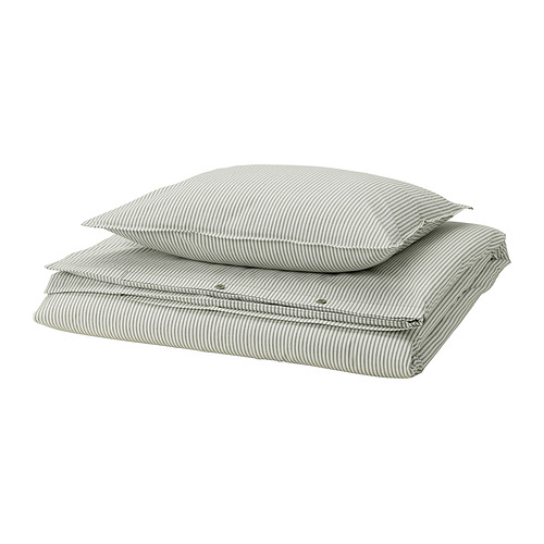 Dos almohadas de rayas verdes, una doblada sobre fondo blanco.