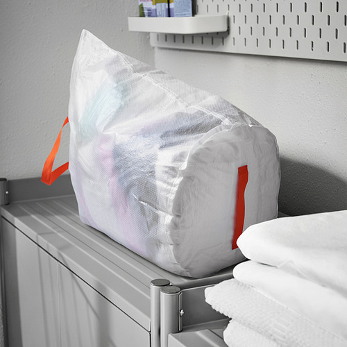 Bolsa de lavandería con asa larga para facilitar su transporte, semitransparente para ver el contenido y asa inferior para facilitar el vaciado.