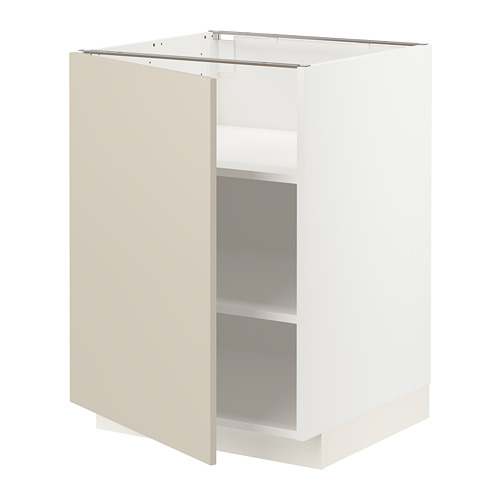 Un mueble de cocina METOD blanco con puertas beige y múltiples estantes, de diseño moderno.
