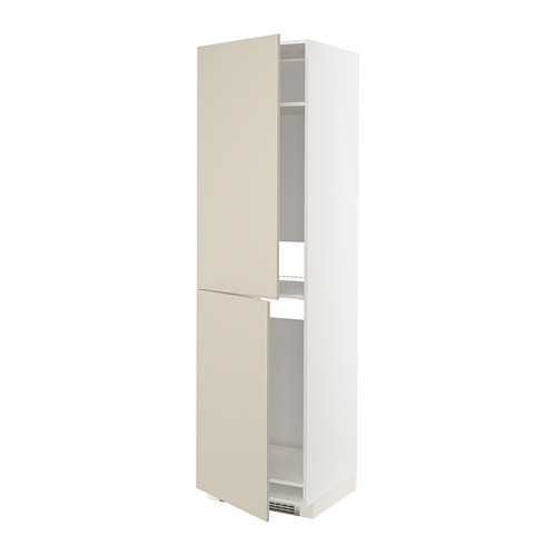 Mueble de cocina METOD en color beige, diseño delgado con puertas abiertas que dejan ver estantes.