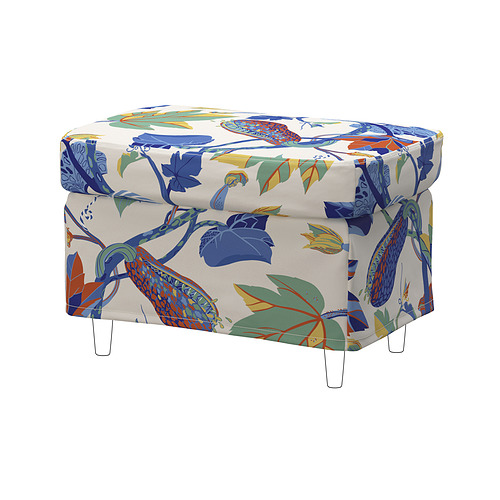 Otomana brillante con estampado floral en azules y verdes. Cuadrado, sobre cuatro patas.