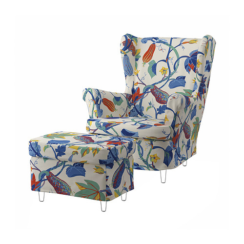Sillón y reposapiés brillantes y estampados con diseños florales y de hojas en azul, naranja y amarillo sobre tela blanca, poliéster reciclado y algodón.