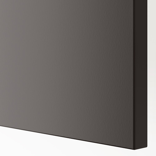 Panel de puerta de superficie lisa gris oscuro, parte de un conjunto de muebles modernos, mostrado en primer plano.