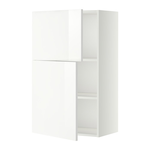 Mueble de cocina METOD en blanco brillante con un diseño moderno y limpio con estantes altos, bajos y estanterías ajustables.