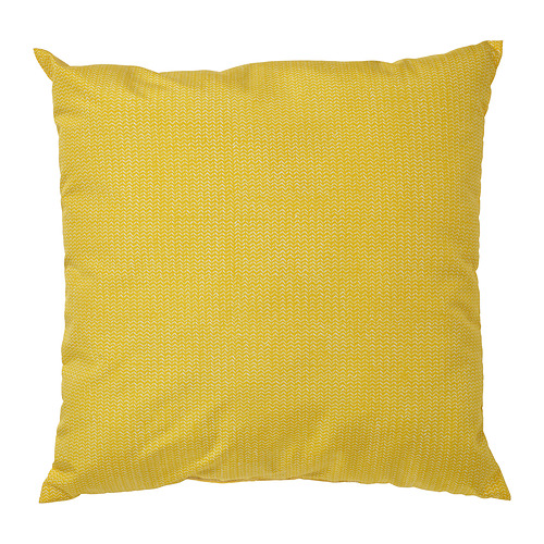 Cojín cuadrado amarillo con estampado texturizado, fabricado en poliéster reciclado.