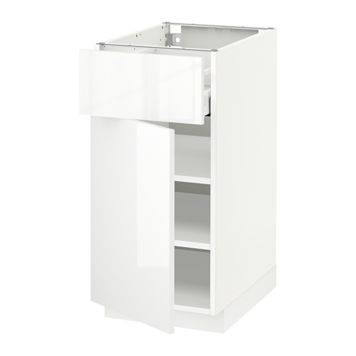 Un mueble blanco de alto brillo del sistema de cocina METOD. Tiene un cajón abierto y dos estantes, y está diseñado para interiores modernos y elegantes.