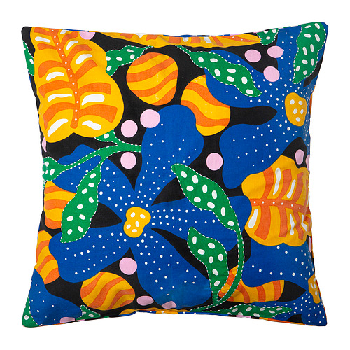 Funda de cojín MÄVINN: diseño floral brillante, multicolor sobre negro, bordes bordados, forma cuadrada.