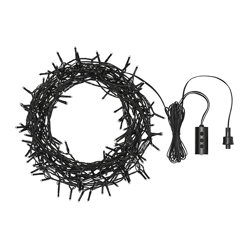 Una corona de luz negra de GETKÅL con un mando a distancia y un cable de alimentación.