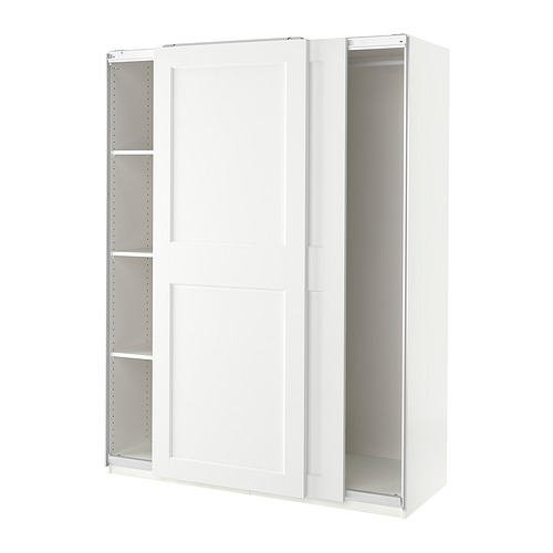Armario PAX con puerta corredera blanca con estantes interiores y espacio.