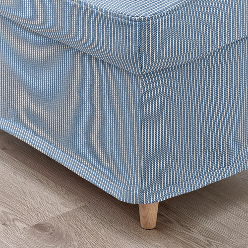 Faldón de cama a rayas sobre suelo de madera; muestra tela de algodón de calidad, costuras ordenadas y pies de madera duraderos.