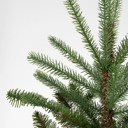Ramas de pino artificial realistas, de un verde vivo, dispuestas cuidadosamente. Agujas realistas, sin hojas caídas. Perfecto para la decoración navideña.