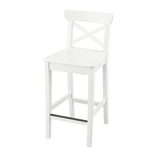Un taburete de bar de madera blanca llamado ROSENTORP. Tiene un asiento cuadrado, diseño de respaldo cruzado y patas robustas con reposapiés.