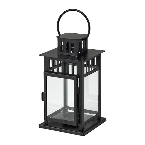 Linterna BORRBY negra con diseño tradicional; Fabricado en acero y cristal, con asa y forma cuadrada.