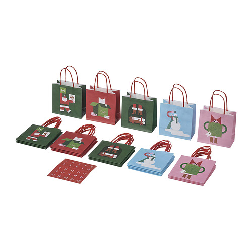 Coloridas bolsas de regalo navideñas con Papá Noel, casas, muñecos de nieve. Mangos rojos, se mantiene en posición vertical.