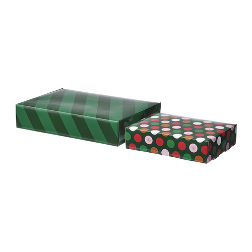 Dos cajas de regalo verdes, una a rayas y otra de lunares, hechas de papel.