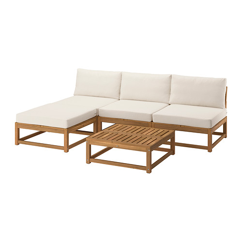 Seccional exterior NÄMMARÖ en color beige sobre madera de acacia, en forma de L.