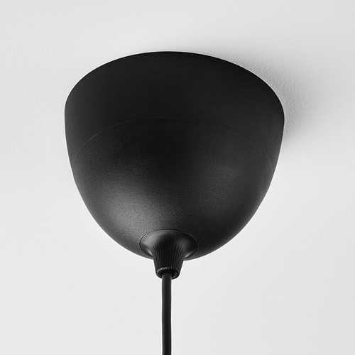 Lámpara de techo negra con pantalla elegante y redondeada y cable ajustable. Diseño moderno, alta calidad.