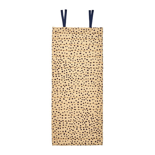 SANDLÖPARE: beige mate, manchas negras, rectangular, dos tiras azules, acolchado, algodón, materiales reciclados.