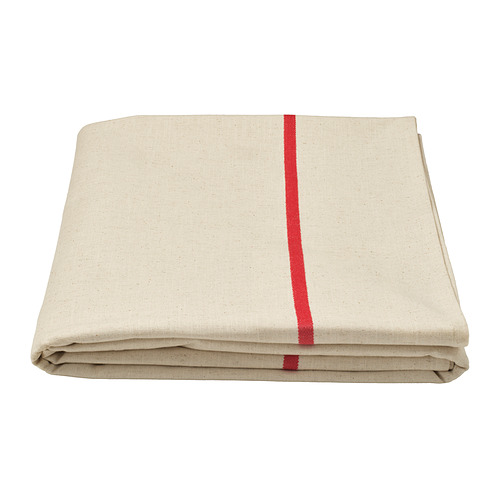 Mantel plegado de color beige con raya roja. Diseño sencillo para mesas.