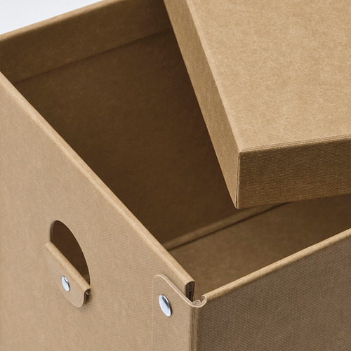 Caja de cartón reciclado con asa y tapa.
