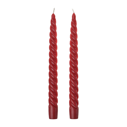 Dos velas rojas retorcidas. Diseño sencillo, festivo y en espiral. Hecho de algodón y cera. Perfecto para la decoración navideña.