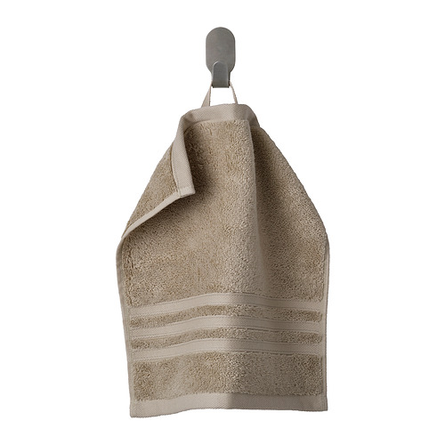 La toalla de algodón orgánico BROKGLIM beige con estampado de rayas cuelga perfectamente de un gancho de pared. Suave, absorbente con un borde decorativo.
