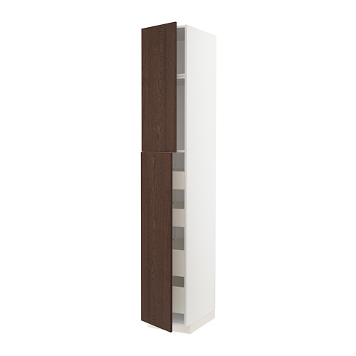 Armario alto blanco con puertas de madera marrón oscuro, diseño elegante.