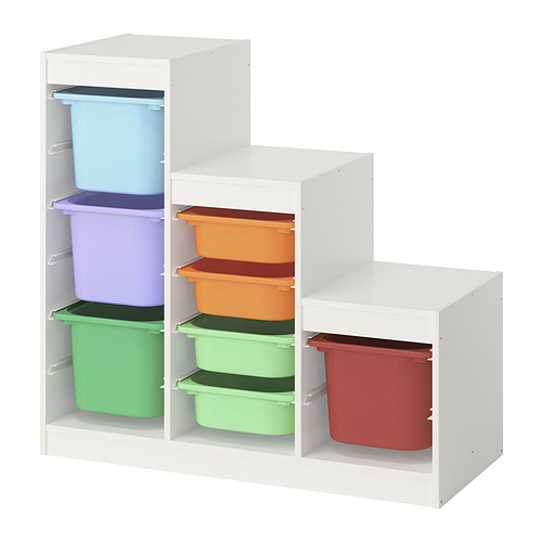 Un mueble de almacenaje infantil IKEA TROFAST en color blanco con contenedores de plástico de colores.