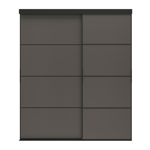 Puertas correderas de armario negras SKYTTA con diseño moderno y elegante y paneles horizontales.