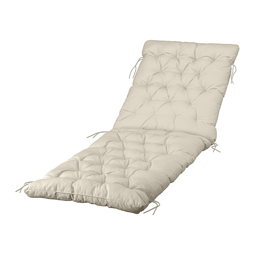 Una almohadilla de salón KUDDARNA en color beige, diseñada con lazos para una fijación segura y un uso versátil.