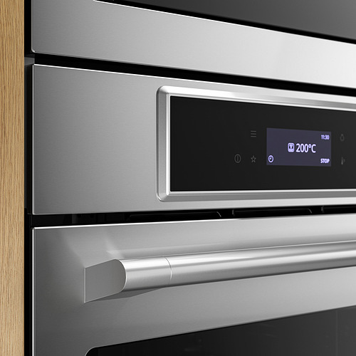 Horno de acero inoxidable con pantalla digital que muestra 200°C, mango elegante, diseño moderno.