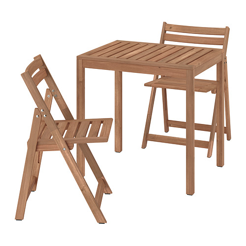 Un juego de mesa y sillas de exterior de madera de acacia marrón NÄMMARÖ.