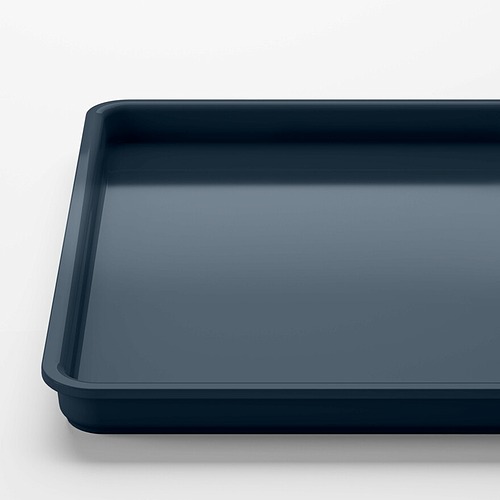 Bandeja de plástico azul oscuro y lisa; parte de la serie KUGGIS .