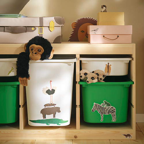 Colorida estantería para niños con contenedores y pegatinas: cajas y estatuas, contenedores de simios, contenedores de cebras y jirafas.