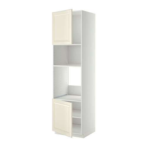 Un mueble de cocina METOD blanco con puertas de bodbyn en color blanco roto, de forma alta y rectangular con estantes ajustables y un diseño tradicional.