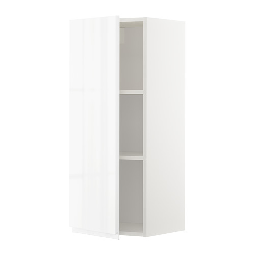 Un mueble de cocina METOD blanco de alto brillo con dos estantes ajustables. Las puertas sin tiradores de diseño elegante y moderno.
