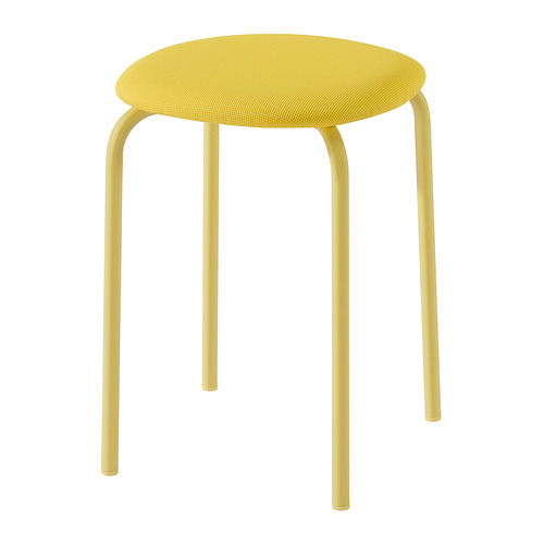 Un taburete GULTARP amarillo con un asiento redondo y acolchado y cuatro patas metálicas curvadas.
