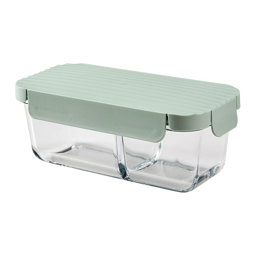 Una fiambrera de cristal HAVSTOBIS con tapa y separador verdes. Es rectangular y está diseñado para almacenar alimentos por separado.