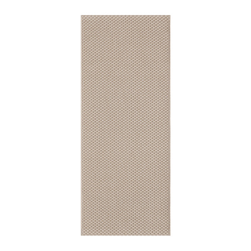La alfombra MORUM en color beige. Es rectangular, texturizado y está diseñado tanto para uso en interiores como en exteriores. Material de polipropileno duradero.