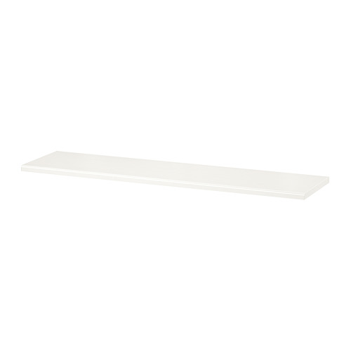 Una estantería de pared blanca TRANHULT hecha de madera maciza con un borde liso y biselado.
