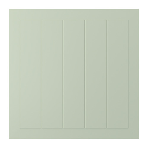 Una puerta de armario STENSUND en color verde con paneles ranurados, lacados para facilitar la limpieza y resistir la humedad.