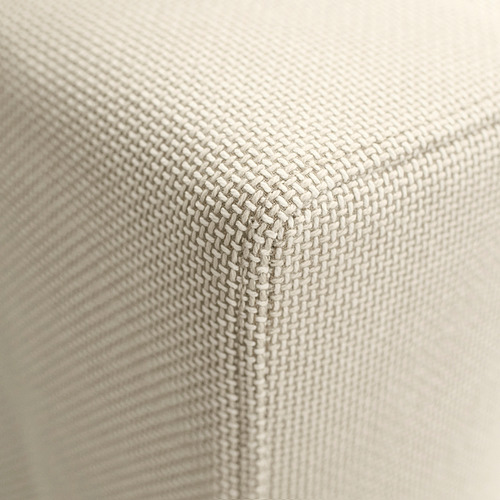 Primer plano de la tela tejida del sofá, mostrando texturas intrincadas y diseño de calidad.